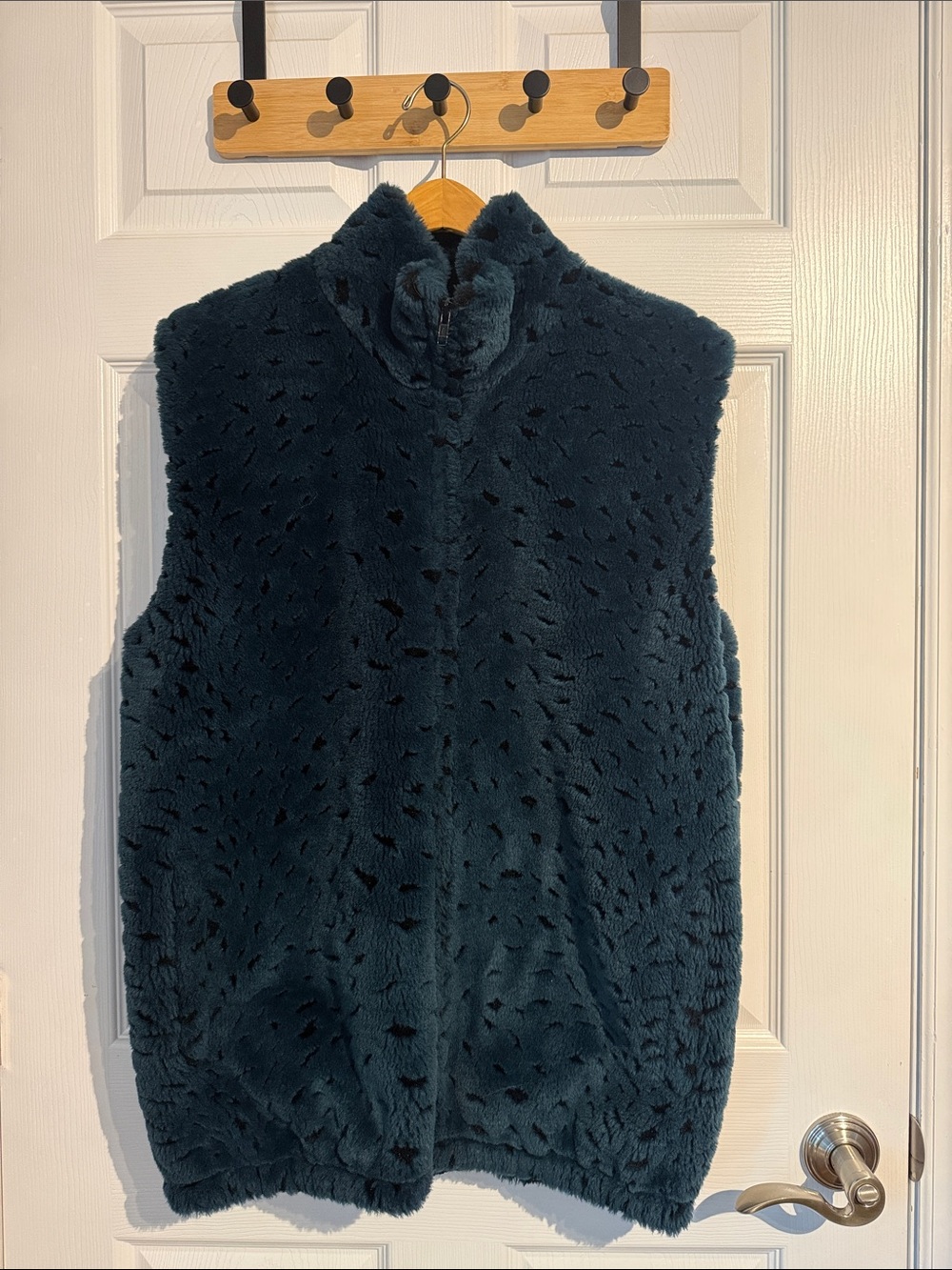 Duffel Outdoor Faux-Fur Emerald Vest  Made in Canada Cabincore Y2K 90s Wintercor